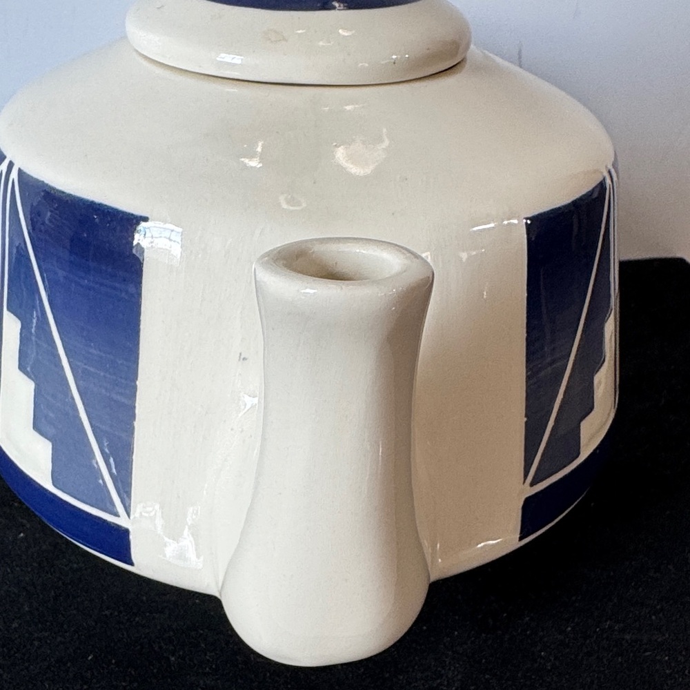 Vintage Native American Indian Tribal Lakota Sioux Pottery Teapot -Signed - Picture 3 of 14